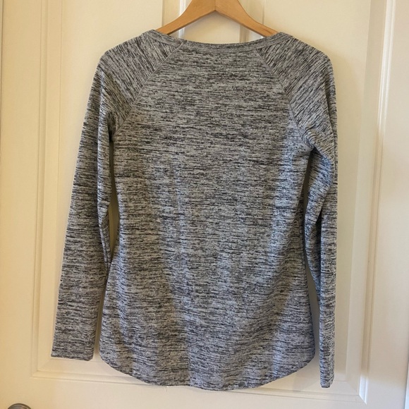 New Athleta Shirt Top Women’s Long Sleeve Heathered Gray Soft Material Size XS - Picture 2 of 6